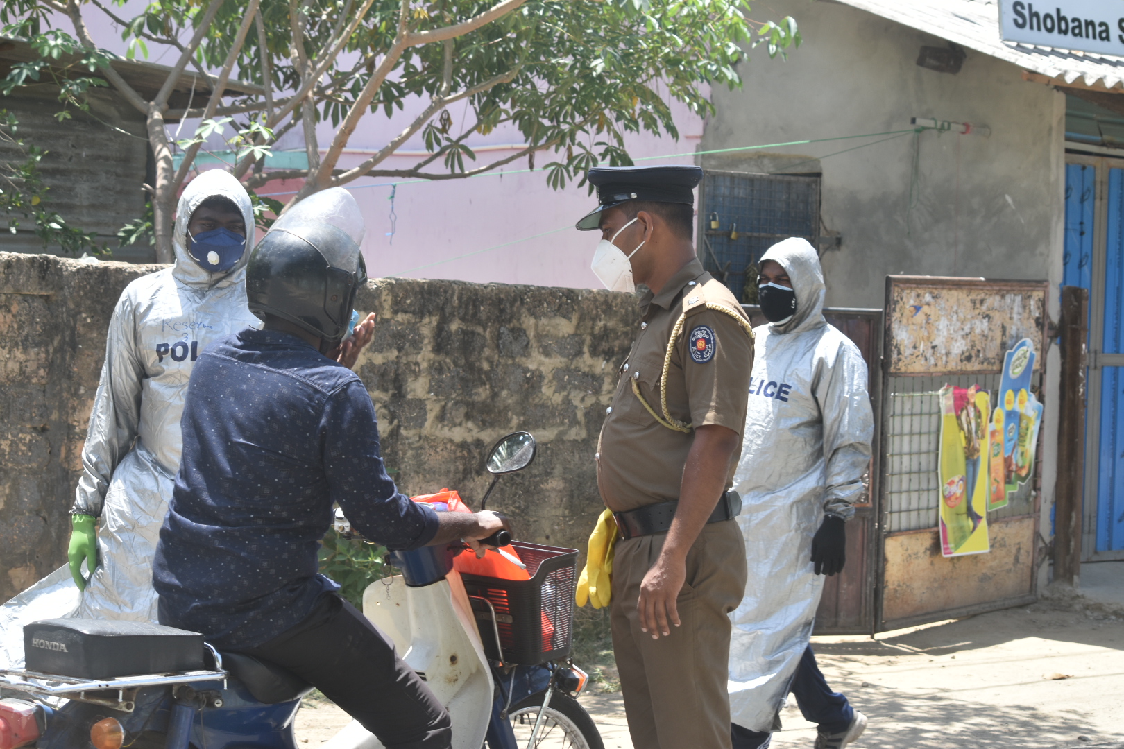 Sri Lankan Police Arrest Jaffna Locals For Violating Travel Ban Guidelines Tamil Guardian