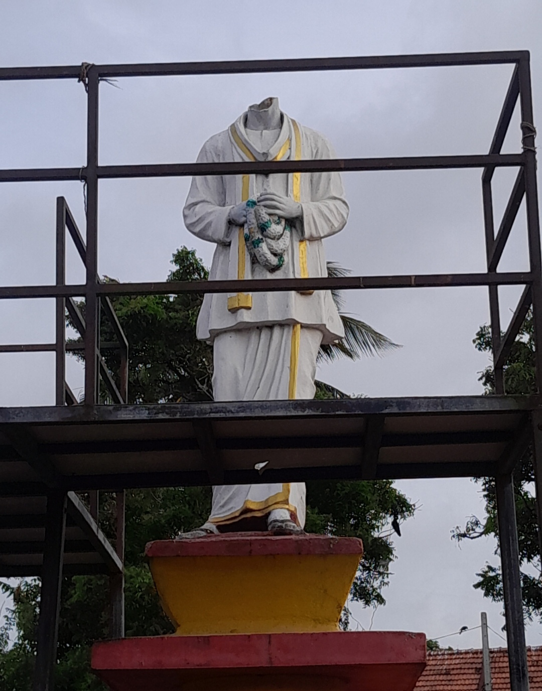 Thanthai chelva statue was destroyed 