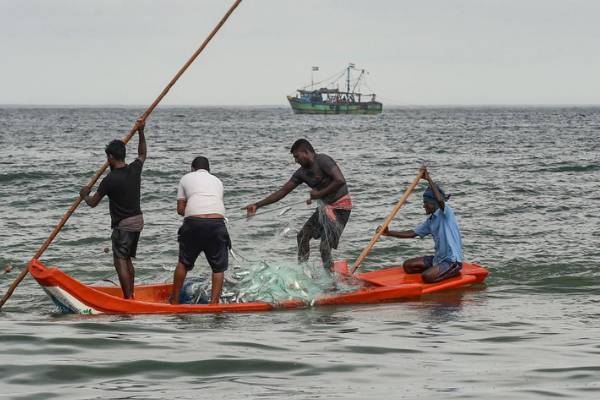 Tamil and Sinhala fishermen 