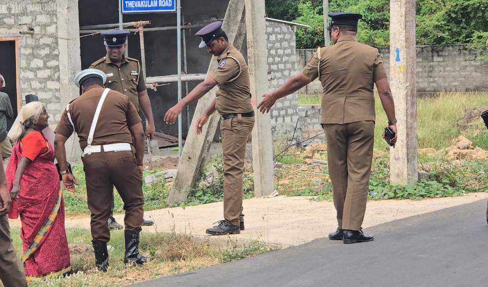 Police intimidates protestors 
