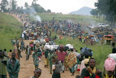 Civilians fleeing violence in Bunia DRC in 2004